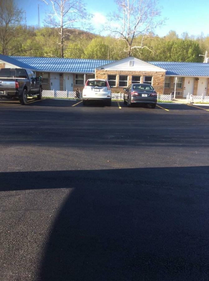 Scenic River Inn Motel Wartburg ภายนอก รูปภาพ